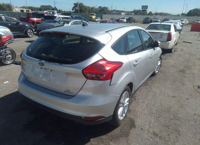 Photo 4 of 2015 Ford Focus SE (VIN 1FADP3K29FL329211)