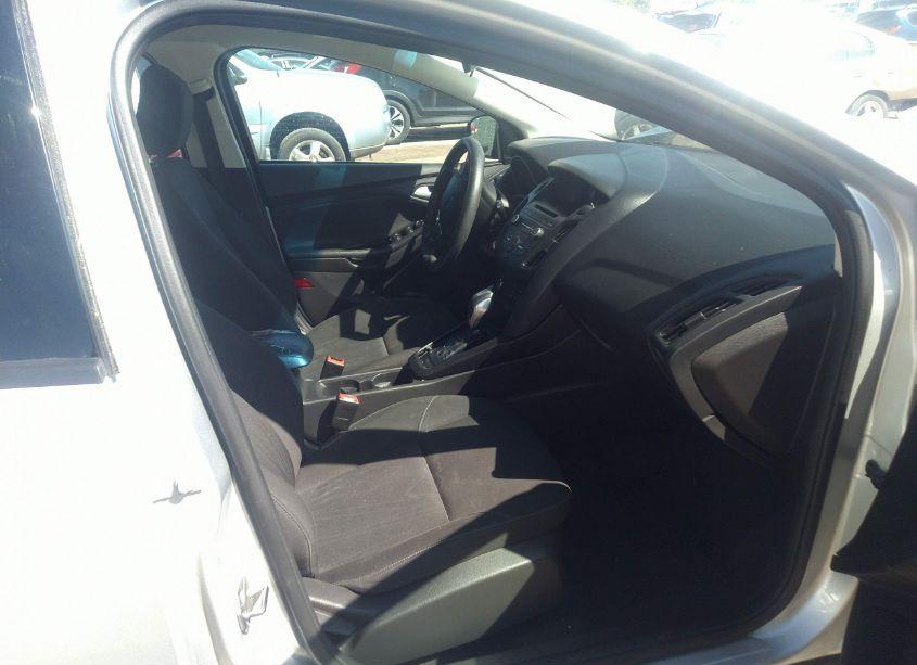 Photo 5 of 2015 Ford Focus SE (VIN 1FADP3K29FL329211)