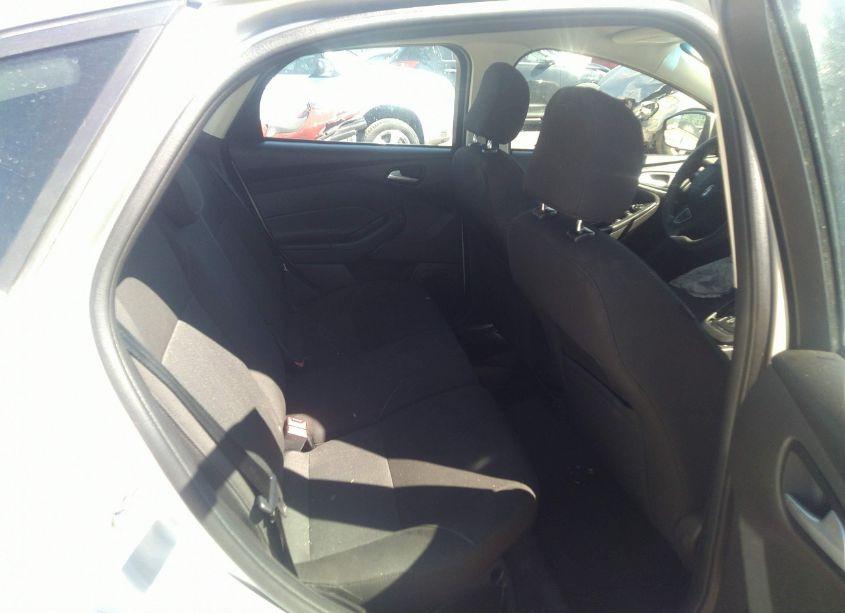 Photo 8 of 2015 Ford Focus SE (VIN 1FADP3K29FL329211)