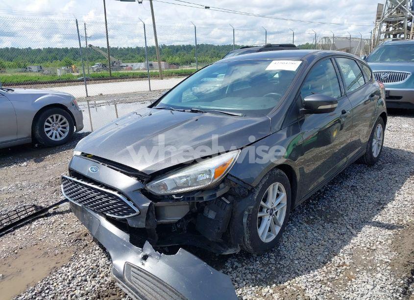 Photo 2 of 2015 Ford Focus SE (VIN 1FADP3K29FL362449)