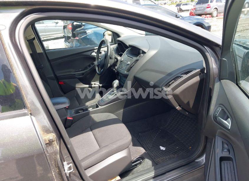 Photo 5 of 2015 Ford Focus SE (VIN 1FADP3K29FL362449)