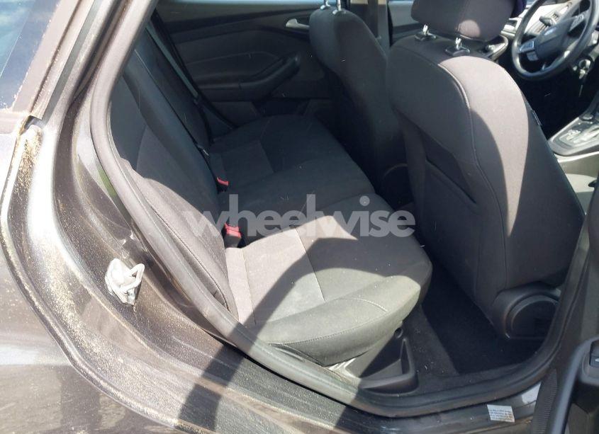 Photo 8 of 2015 Ford Focus SE (VIN 1FADP3K29FL362449)