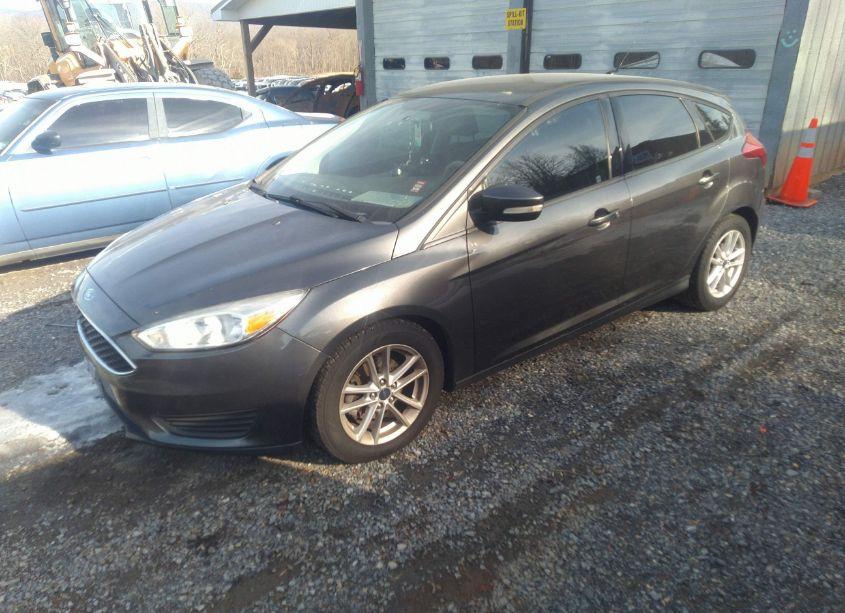 Photo 2 of 2015 Ford Focus SE (VIN 1FADP3K29FL366050)