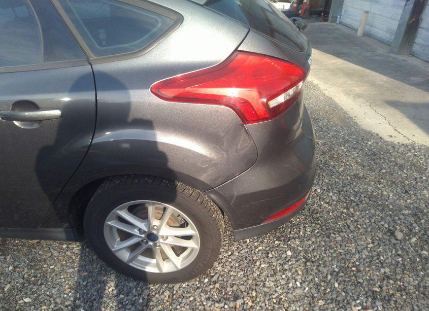 Photo 6 of 2015 Ford Focus SE (VIN 1FADP3K29FL366050)