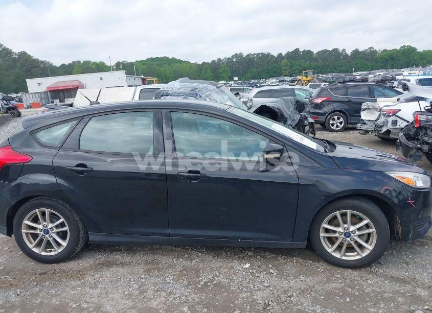 Photo 13 of 2015 Ford Focus SE (VIN 1FADP3K29FL381552)
