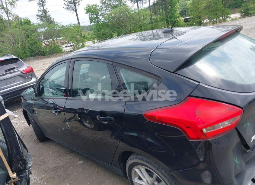 Photo 14 of 2015 Ford Focus SE (VIN 1FADP3K29FL381552)
