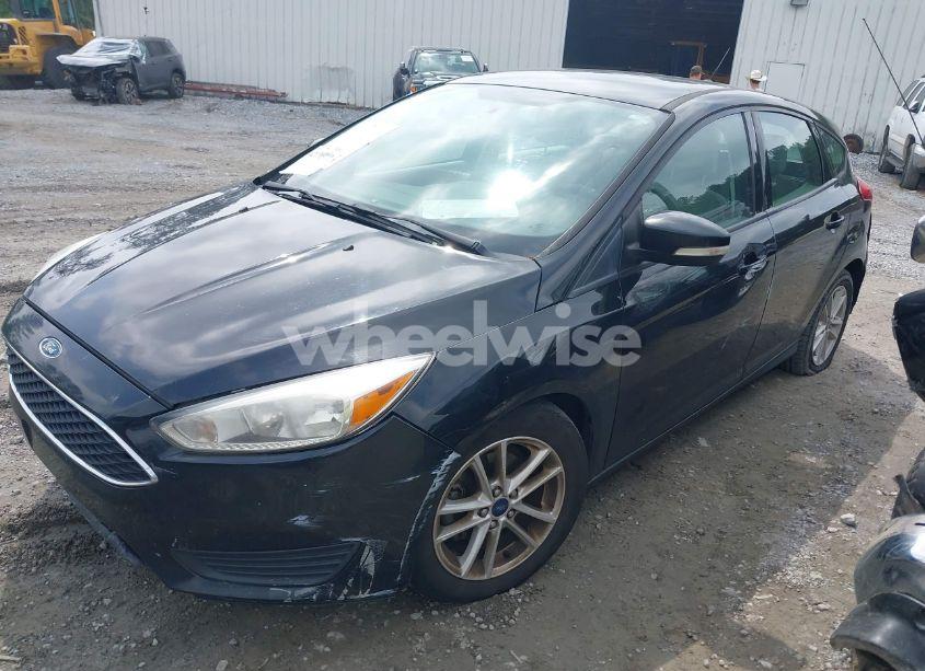 Photo 2 of 2015 Ford Focus SE (VIN 1FADP3K29FL381552)