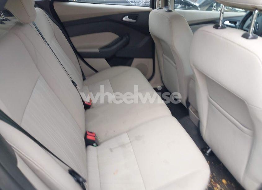 Photo 8 of 2015 Ford Focus SE (VIN 1FADP3K29FL381552)