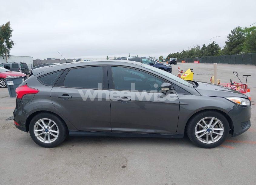 Photo 14 of 2015 Ford Focus SE (VIN 1FADP3K29FL386329)