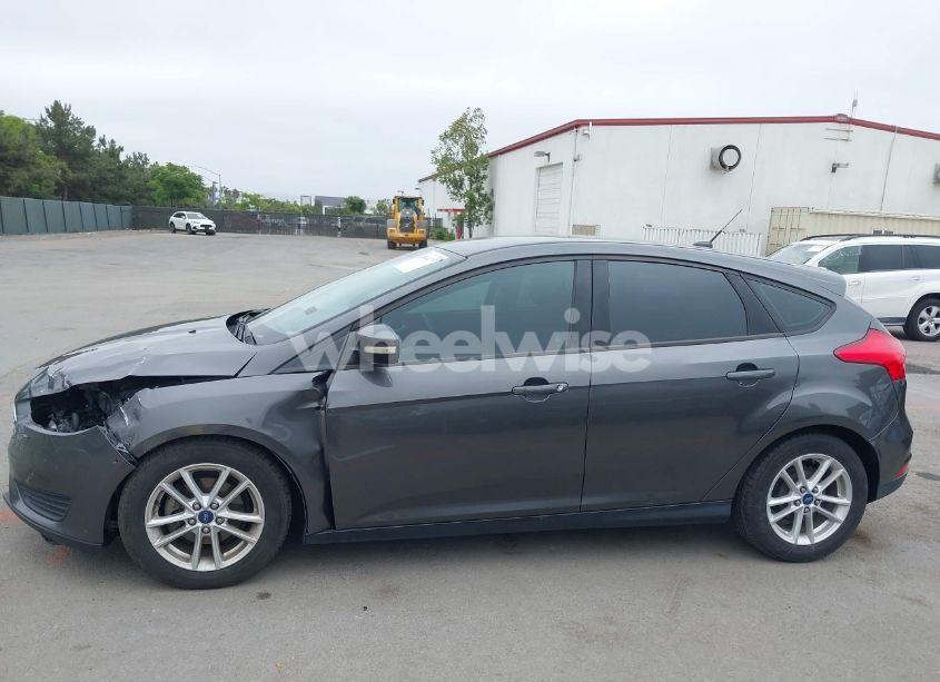Photo 15 of 2015 Ford Focus SE (VIN 1FADP3K29FL386329)