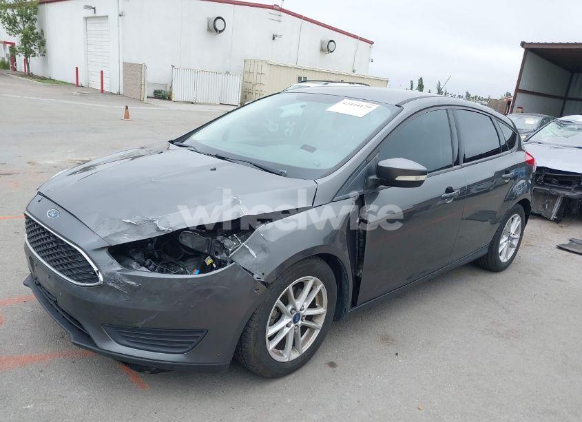Photo 2 of 2015 Ford Focus SE (VIN 1FADP3K29FL386329)
