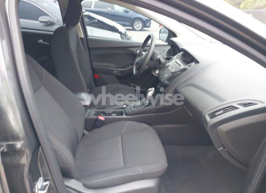 Photo 5 of 2015 Ford Focus SE (VIN 1FADP3K29FL386329)