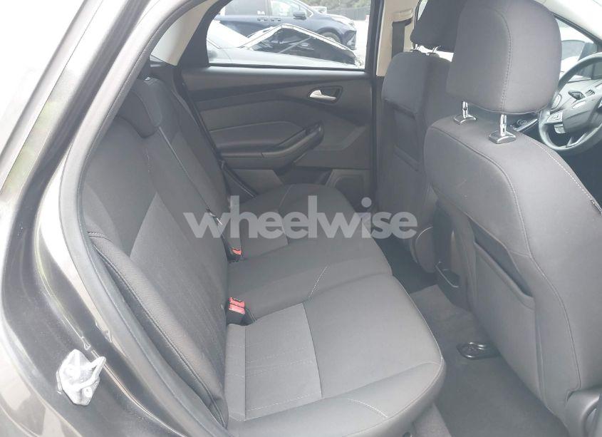 Photo 8 of 2015 Ford Focus SE (VIN 1FADP3K29FL386329)