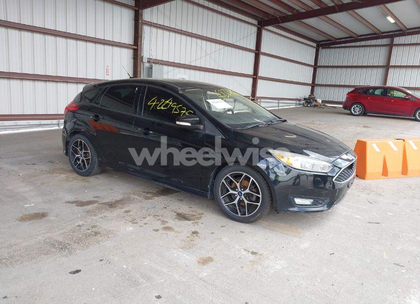 2016 Ford Focus SE (VIN 1FADP3K29GL210933) main photo