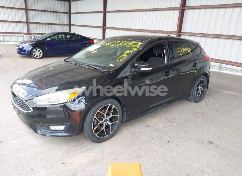 Photo 2 of 2016 Ford Focus SE (VIN 1FADP3K29GL210933)