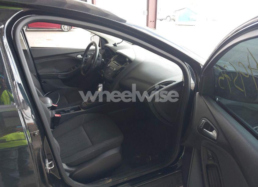 Photo 5 of 2016 Ford Focus SE (VIN 1FADP3K29GL210933)