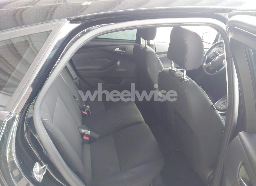 Photo 8 of 2016 Ford Focus SE (VIN 1FADP3K29GL210933)