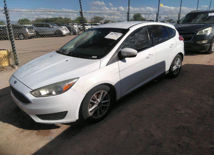 Photo 2 of 2016 Ford Focus SE (VIN 1FADP3K29GL217073)