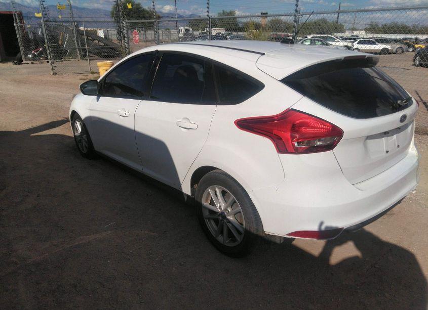 Photo 3 of 2016 Ford Focus SE (VIN 1FADP3K29GL217073)