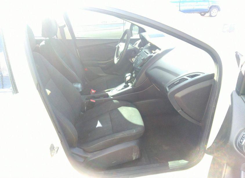 Photo 5 of 2016 Ford Focus SE (VIN 1FADP3K29GL217073)