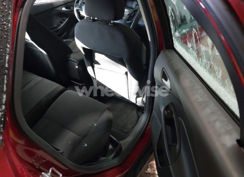 Photo 8 of 2016 Ford Focus SE (VIN 1FADP3K29GL227196)