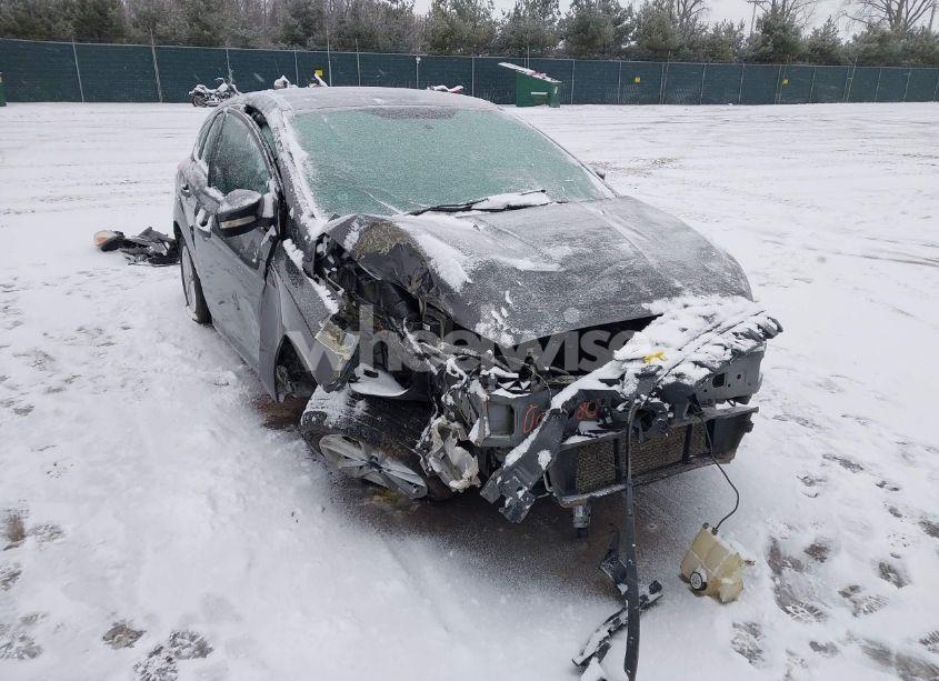 2016 Ford Focus SE (VIN 1FADP3K29GL229255) main photo