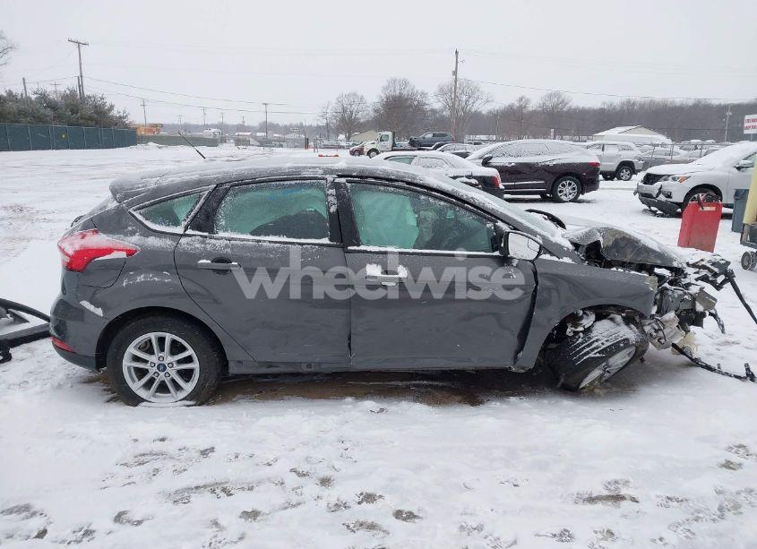 Photo 13 of 2016 Ford Focus SE (VIN 1FADP3K29GL229255)