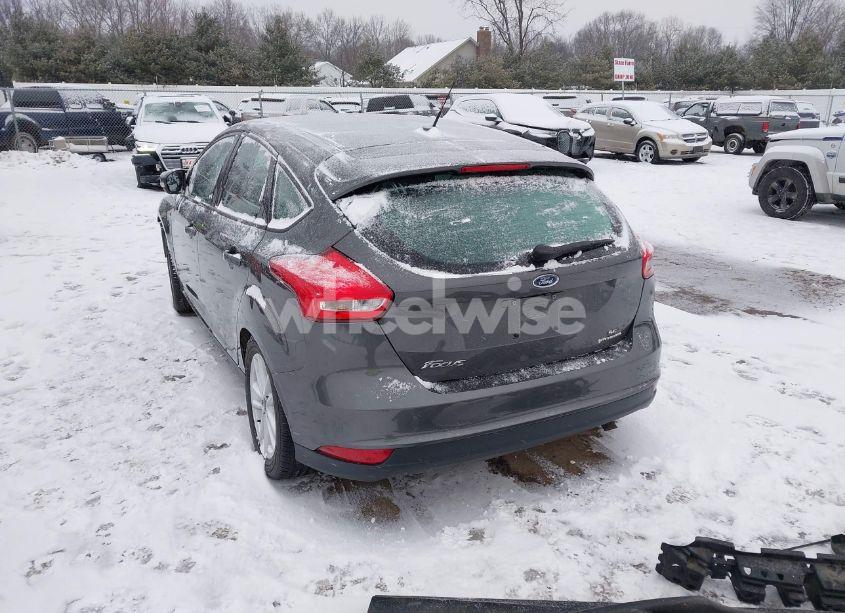 Photo 3 of 2016 Ford Focus SE (VIN 1FADP3K29GL229255)