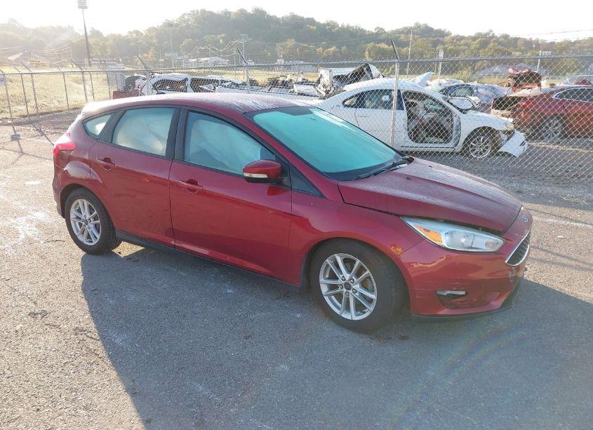 2016 Ford Focus SE (VIN 1FADP3K29GL245679) main photo