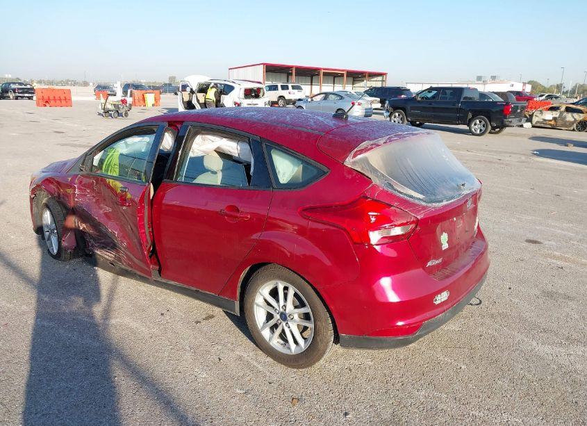 Photo 3 of 2016 Ford Focus SE (VIN 1FADP3K29GL245679)