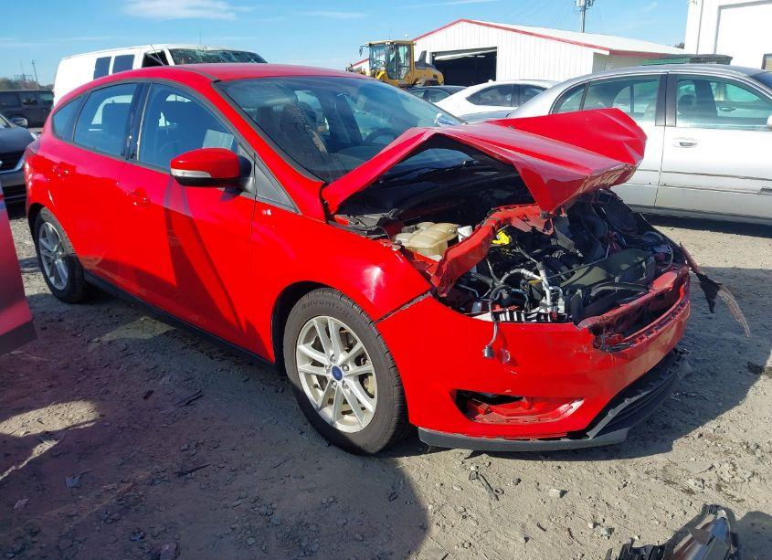 2016 Ford Focus SE (VIN 1FADP3K29GL256746) main photo