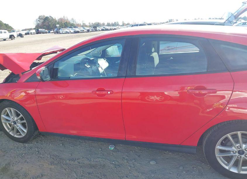 Photo 14 of 2016 Ford Focus SE (VIN 1FADP3K29GL256746)