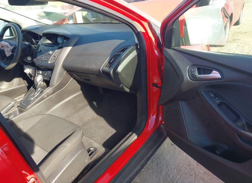 Photo 5 of 2016 Ford Focus SE (VIN 1FADP3K29GL256746)