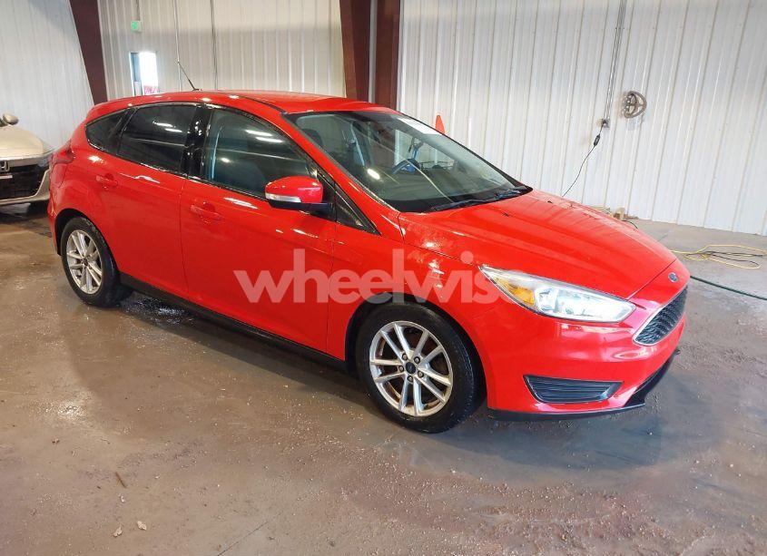 2016 Ford Focus SE (VIN 1FADP3K29GL286636) main photo
