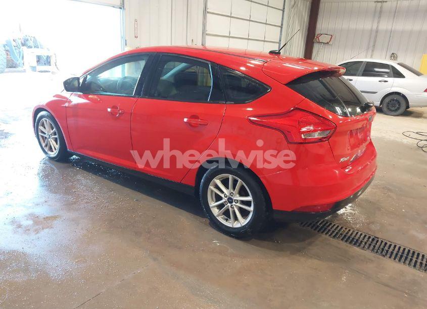Photo 3 of 2016 Ford Focus SE (VIN 1FADP3K29GL286636)