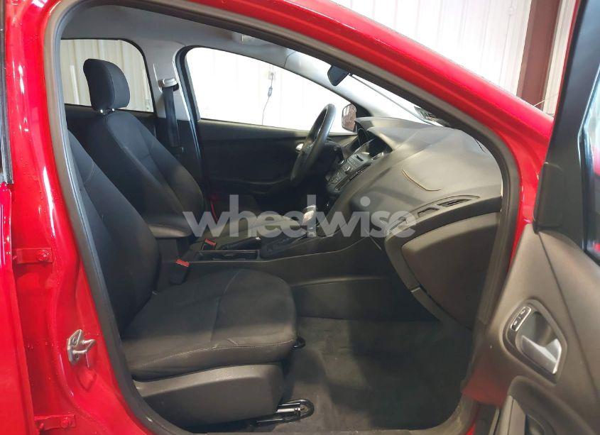 Photo 5 of 2016 Ford Focus SE (VIN 1FADP3K29GL286636)