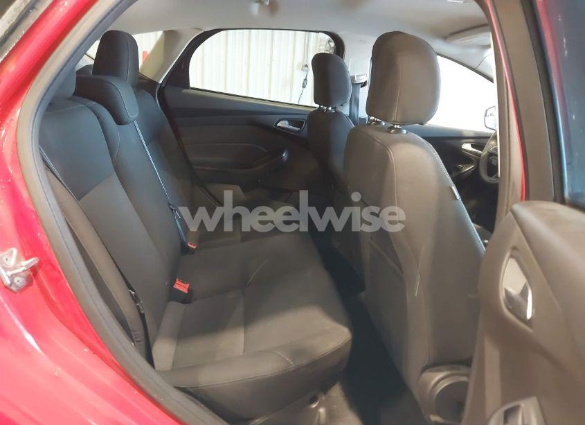 Photo 8 of 2016 Ford Focus SE (VIN 1FADP3K29GL286636)