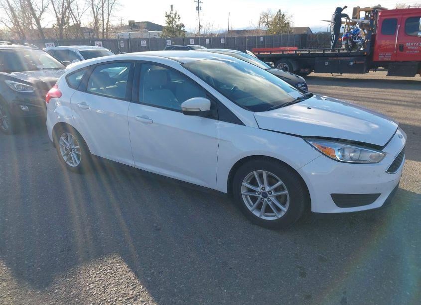 2016 Ford Focus SE (VIN 1FADP3K29GL291447) main photo