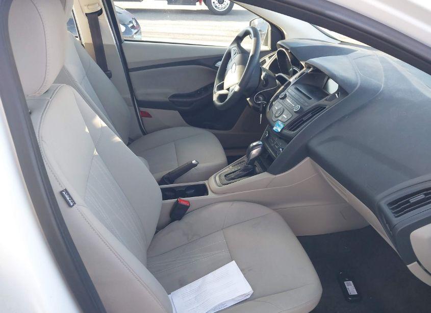 Photo 5 of 2016 Ford Focus SE (VIN 1FADP3K29GL291447)