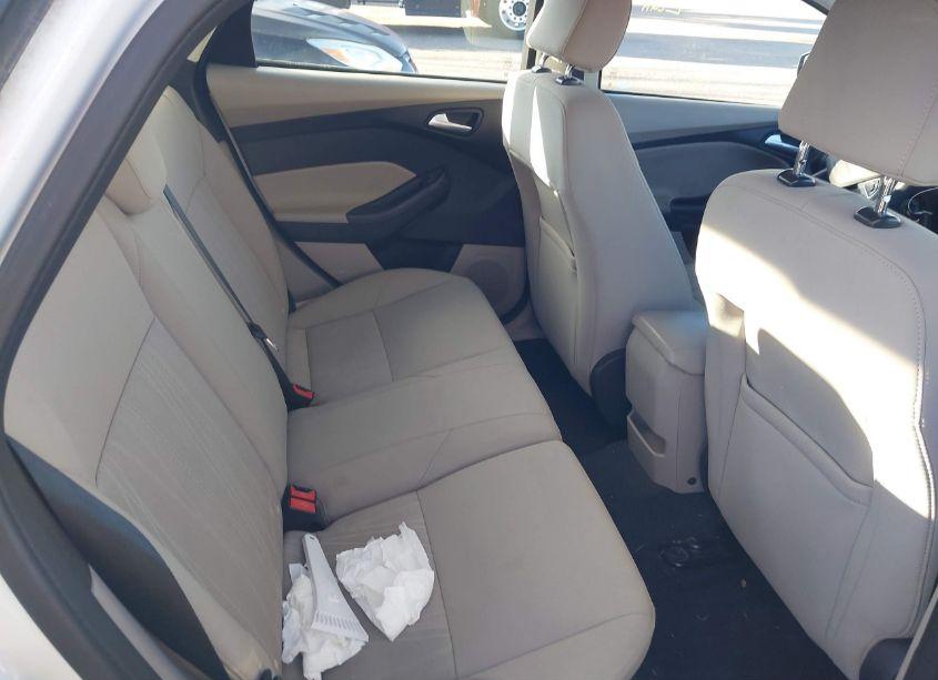 Photo 8 of 2016 Ford Focus SE (VIN 1FADP3K29GL291447)