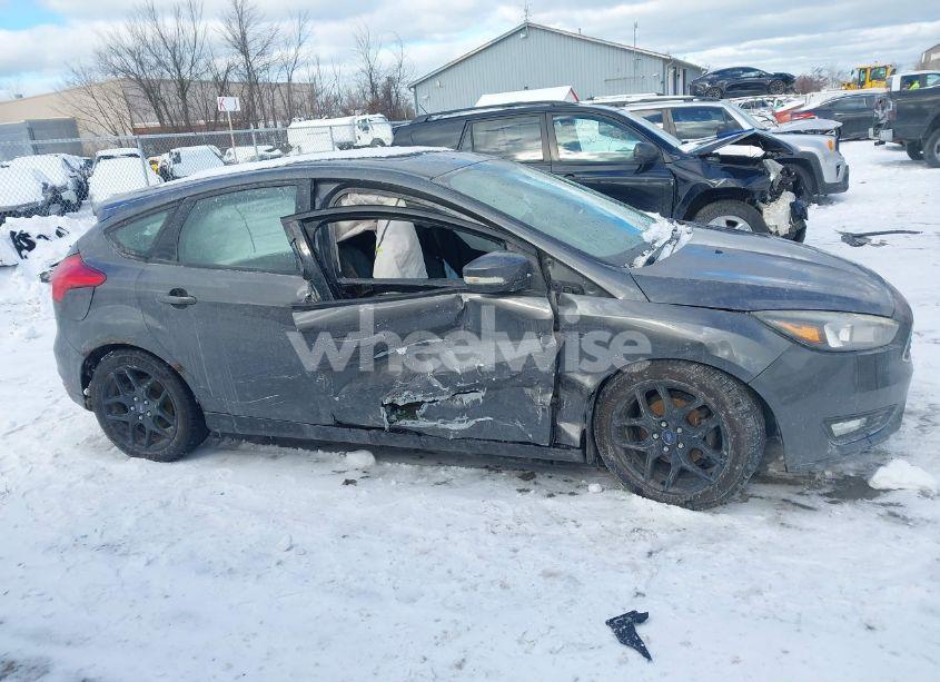 Photo 13 of 2016 Ford Focus SE (VIN 1FADP3K29GL299662)