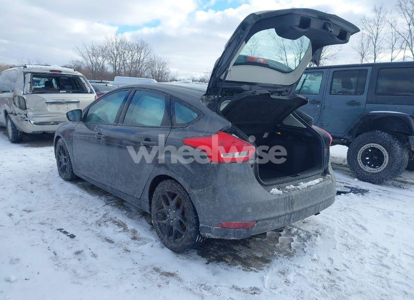 Photo 3 of 2016 Ford Focus SE (VIN 1FADP3K29GL299662)