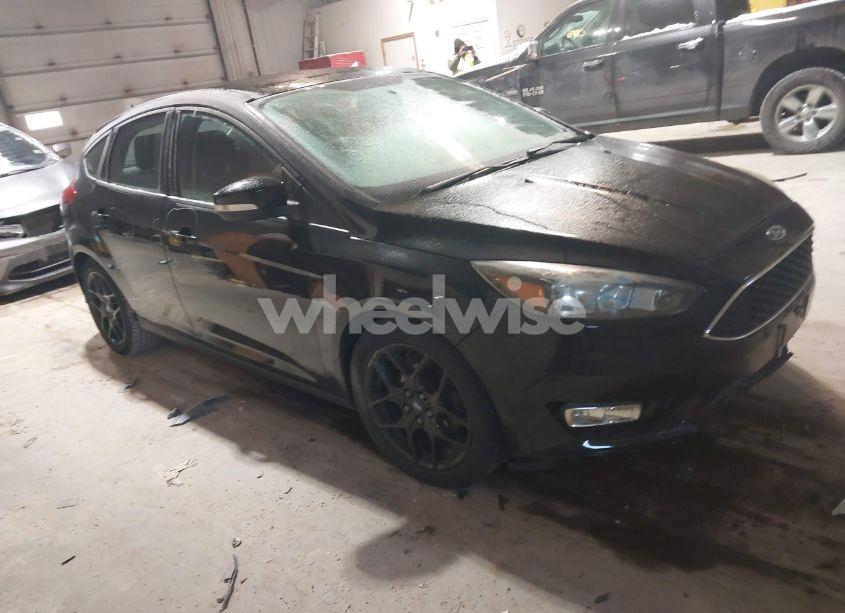 2016 Ford Focus SE (VIN 1FADP3K29GL311924) main photo