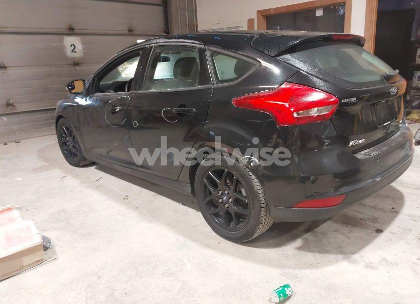 Photo 3 of 2016 Ford Focus SE (VIN 1FADP3K29GL311924)