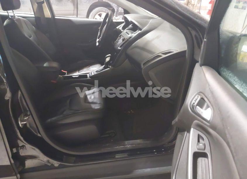 Photo 5 of 2016 Ford Focus SE (VIN 1FADP3K29GL311924)