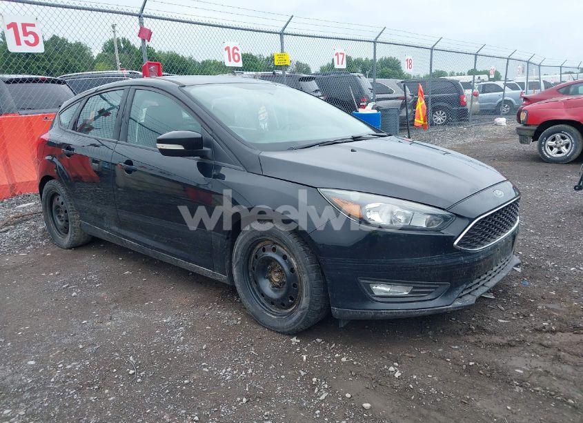 2016 Ford Focus SE (VIN 1FADP3K29GL313950) main photo