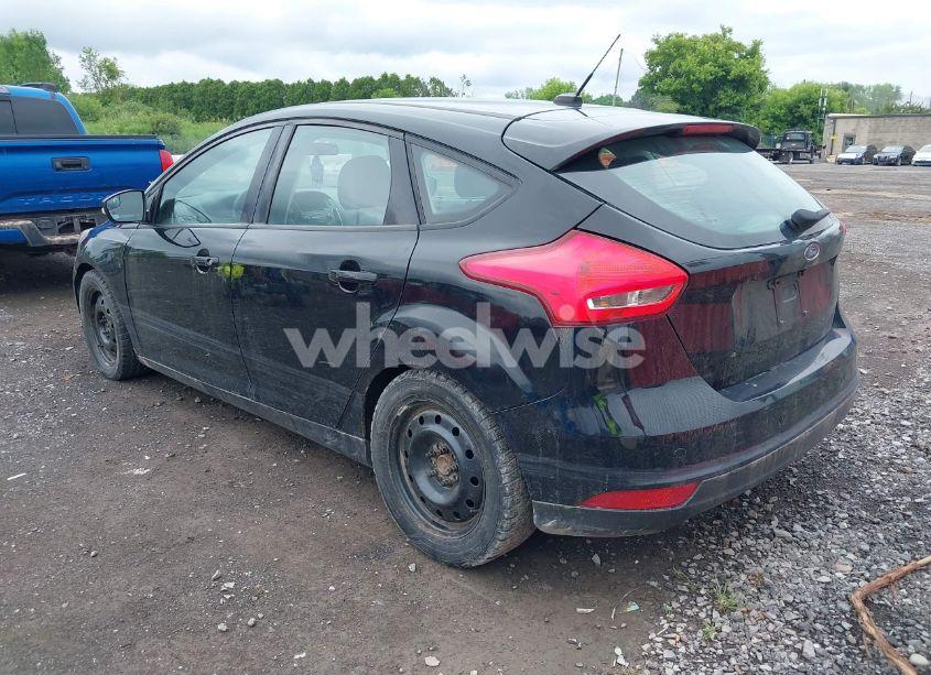 Photo 3 of 2016 Ford Focus SE (VIN 1FADP3K29GL313950)