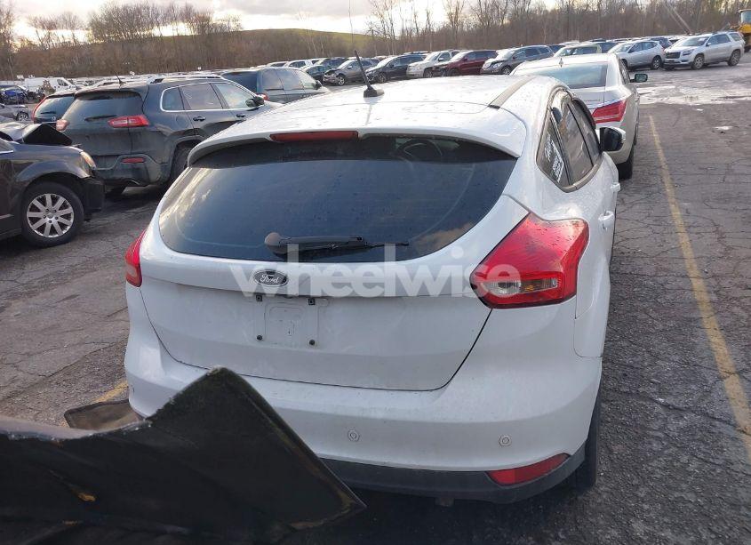 Photo 16 of 2016 Ford Focus SE (VIN 1FADP3K29GL345961)