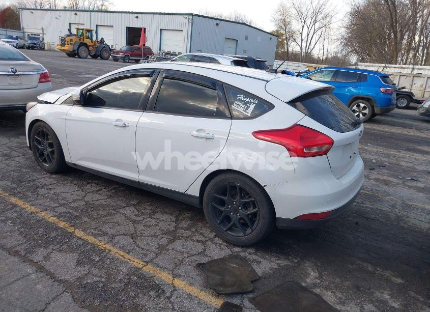 Photo 3 of 2016 Ford Focus SE (VIN 1FADP3K29GL345961)