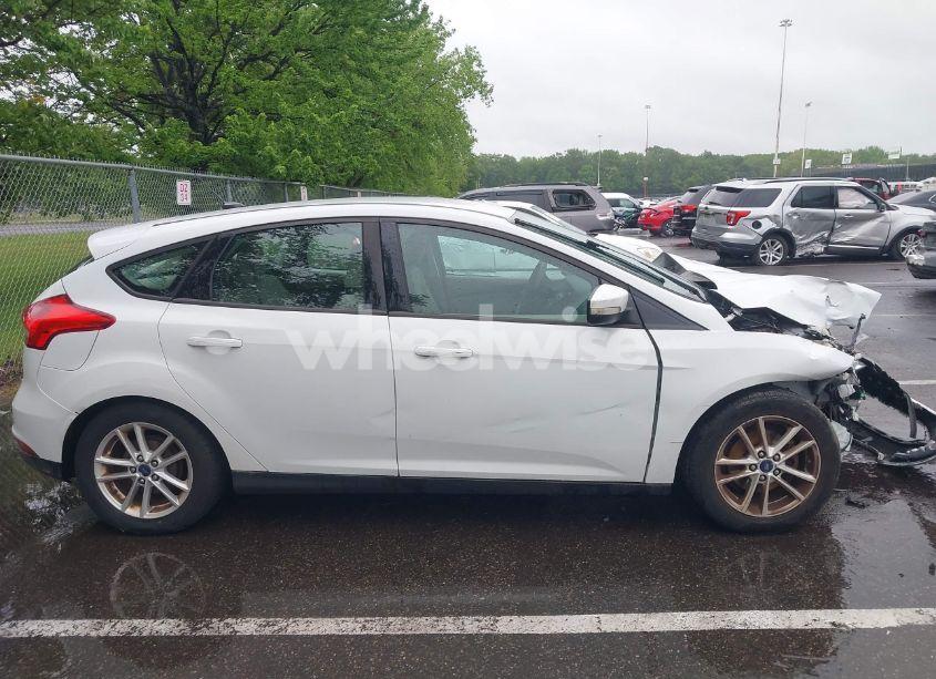 Photo 13 of 2016 Ford Focus SE (VIN 1FADP3K29GL354594)